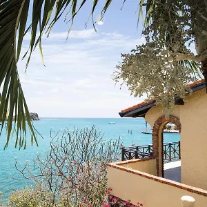 Secret Harbour Boutique And Marina Lance aux Epines
